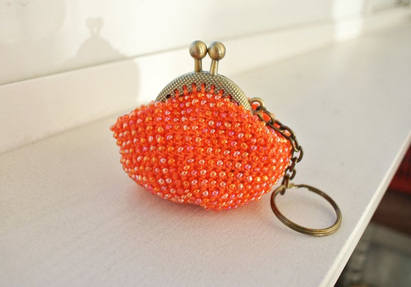 Orange coin purse, crochet clasp purse, small wallet, keychain, beaded purse - กระเป๋าใส่เหรียญ - วัสดุอื่นๆ สีส้ม