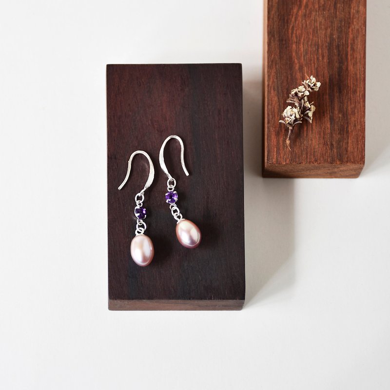Handmade Beautiful Pearl with Amethyst Drop Earrings, Freshwater Pearl - ต่างหู - เครื่องเพชรพลอย สีม่วง