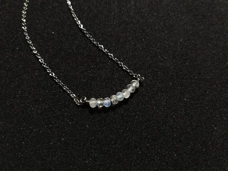 -Smile Curve-Moonstone Clavicle Chain - สร้อยคอ - ทองแดงทองเหลือง ขาว