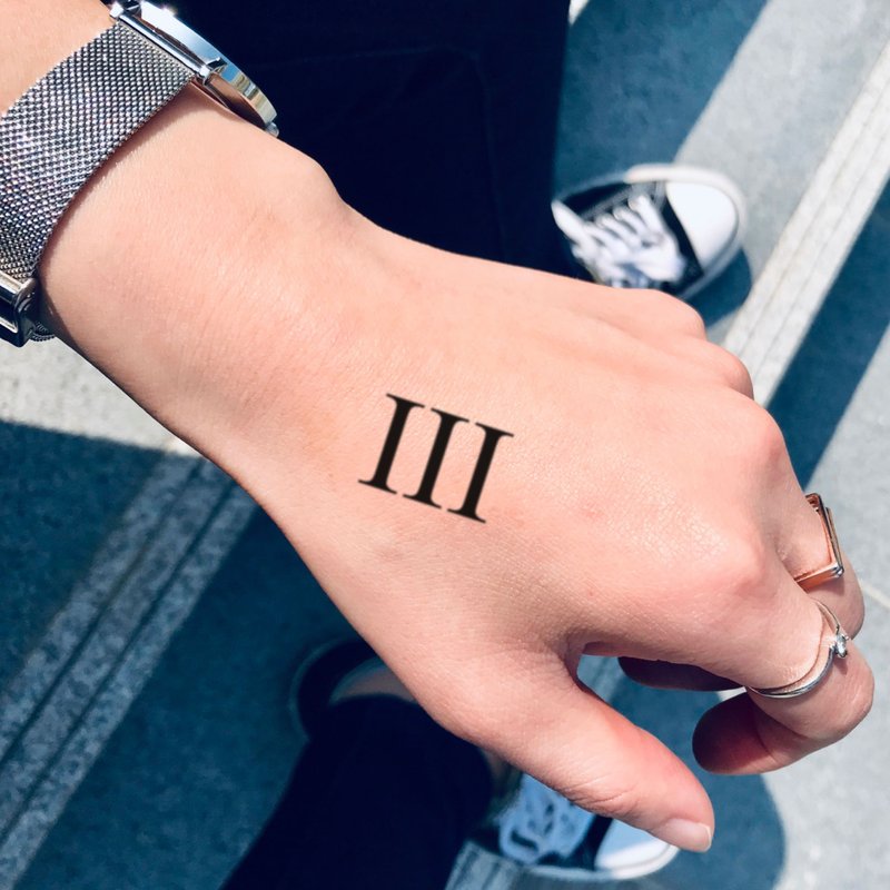 OhMyTat 羅馬數字三 III Roman Numeral 刺青圖案紋身貼紙 (4 張) - 紋身貼紙/刺青貼紙 - 紙 黑色