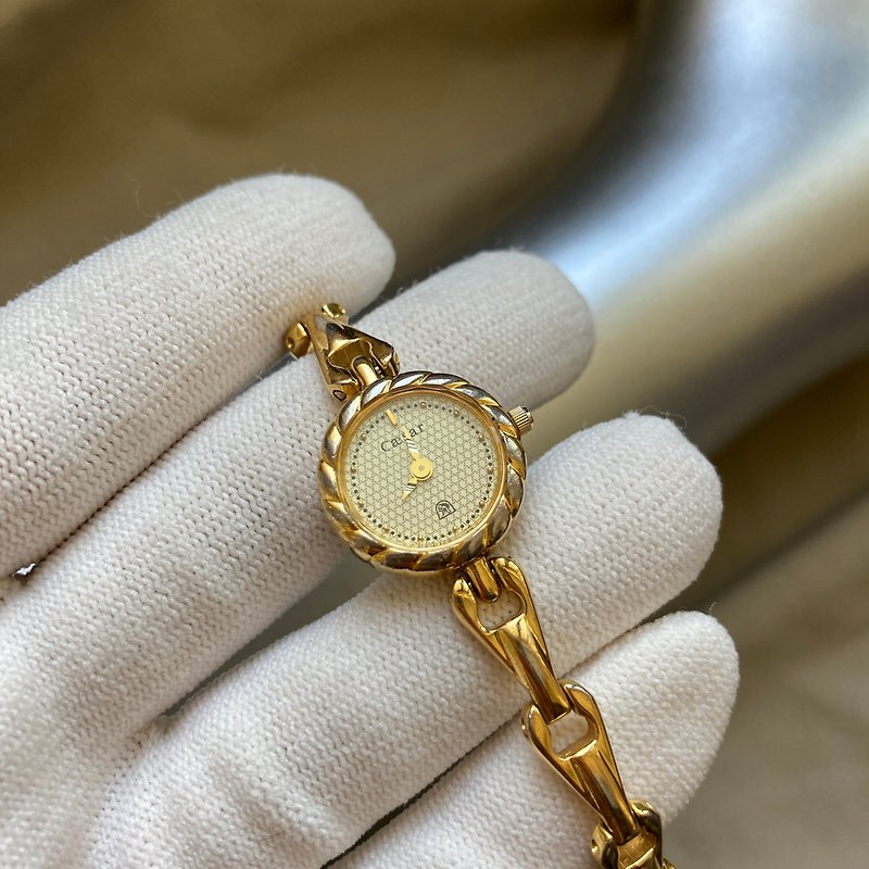 Caesar 18K Gold Plated 3TM Waterproof Mini Twisted Gold Geometric Dial Bracelet Antique Watch - นาฬิกาผู้หญิง - โลหะ สีทอง