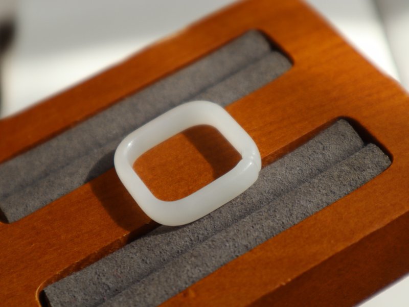 天然和田玉戒指指環 新疆羊脂玉戒指 玉質細膩油潤 脂份厚 內徑16 - 戒指 - 玉石 