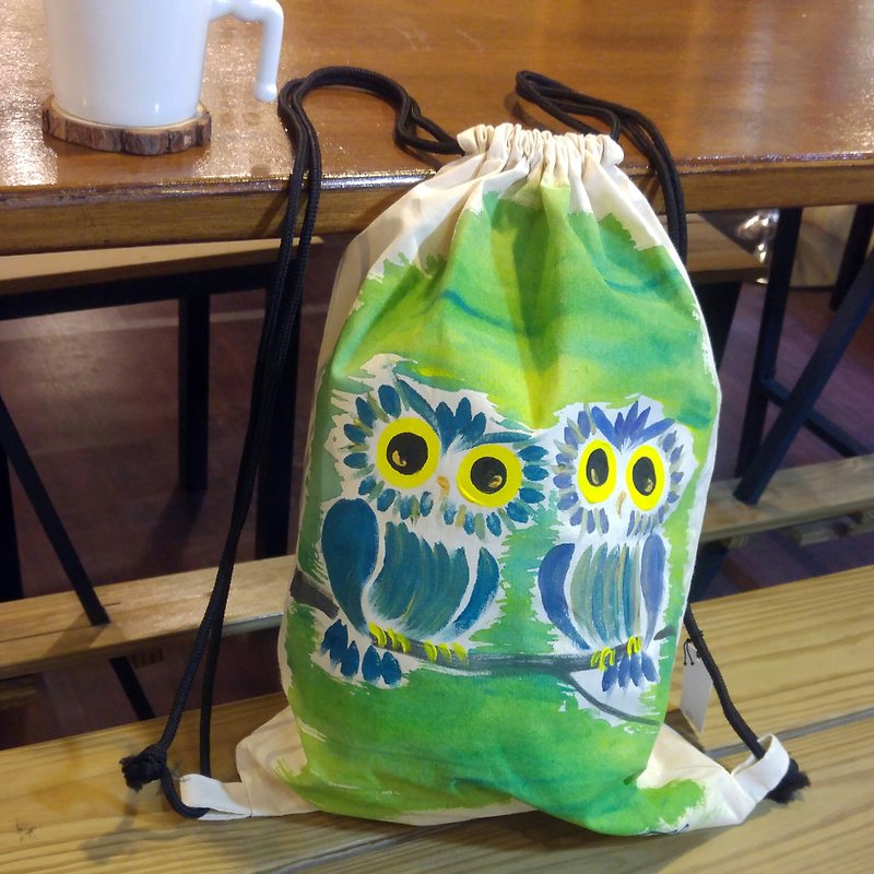 Painted Twin Owl Winwing Hand-painted Drawstring Canvas Backpack - กระเป๋าหูรูด - ผ้าฝ้าย/ผ้าลินิน ขาว