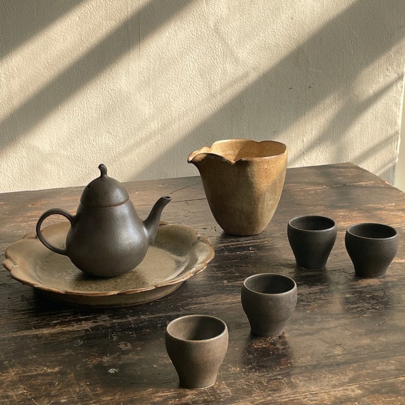 黑梨茶具組_陶壺瓷杯 - 茶壺/茶杯/茶具 - 陶 黑色