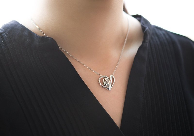 925 Sterling Silver Minimalist and Elegant Double Heart Necklace Pendant with Anti-Allergic White Steel Chain - สร้อยคอ - เงินแท้ สีเงิน
