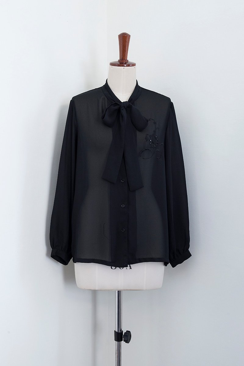 Banana Flyin vintage vintage black skin simple embroidered long-sleeved shirt - Women's Tops - Other Materials 