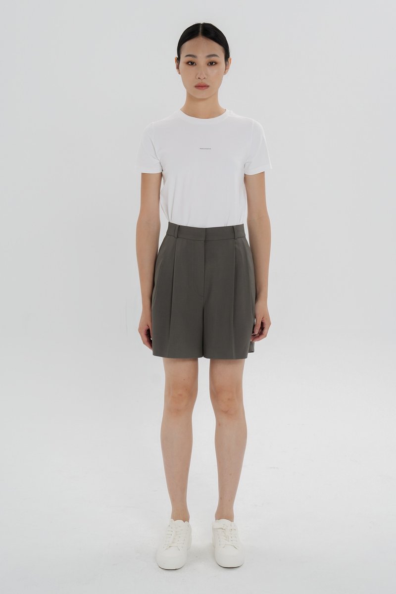 Pleated Bermuda Shorts - Gray |  百慕達西裝短褲 - 灰 - 女短褲/五分褲 - 聚酯纖維 灰色