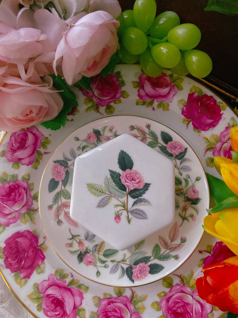 British bone china royal Wedgwood pink rose hexagonal jewelry box storage box jewelry box - กล่องเก็บของ - เครื่องลายคราม สึชมพู