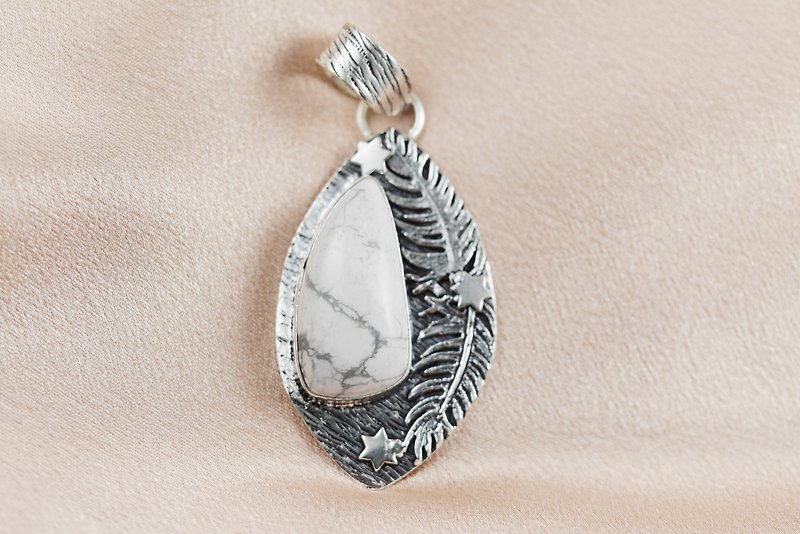 White Stone pendant ∣Gift Mother's Day Graduation - Necklaces - Gemstone White