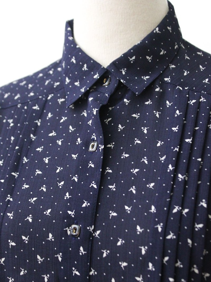 【RE0916T193】 early autumn Japanese retro retro dark blue floral ancient shirt - Women's Shirts - Polyester Blue