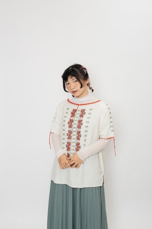 ウクライナ刺繍トップス.ウクライナブラウス【初恋店】Vintage