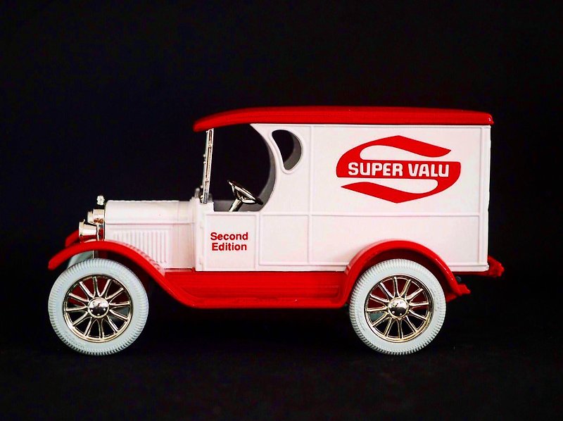 American red and white antique model car money box with original box and key - ของวางตกแต่ง - โลหะ 