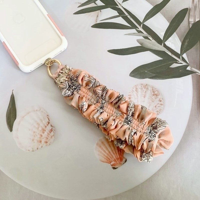 Mobile phone wrist strap/lotus leaf mobile phone lanyard strap wrist rope hand-woven mobile phone rope sling pendant - อุปกรณ์เสริมอื่น ๆ - วัสดุอื่นๆ สึชมพู