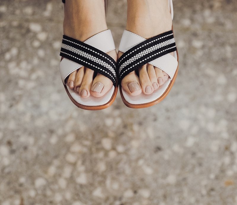 Cross-webbing simple flat sandals white black - Sandals - Genuine Leather White