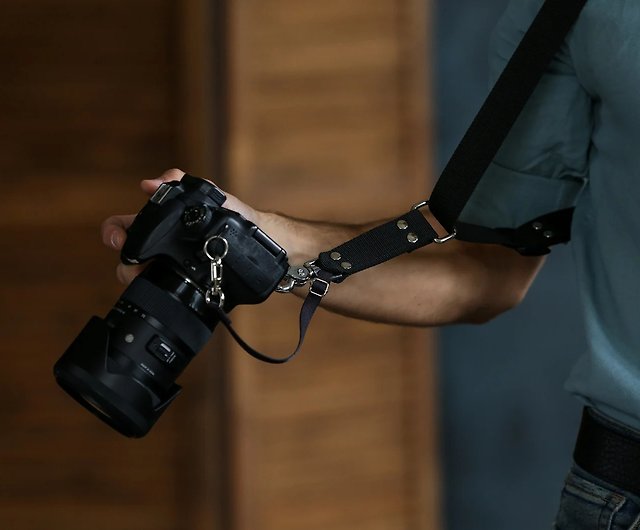 Nicama NC-VEST 素早く迅速 マルチキャリーハーネス ダブル カメラ デュアルショルダー 写真家用ベスト ベルトストラップ、Canon Nikon Olympus Pentax Sony DSLR用サイドホルスター付き (2 カメラ