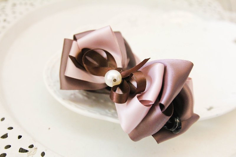 藕粉色撞濃情巧克力 手工香蕉夾 - 髮飾 - 棉．麻 咖啡色