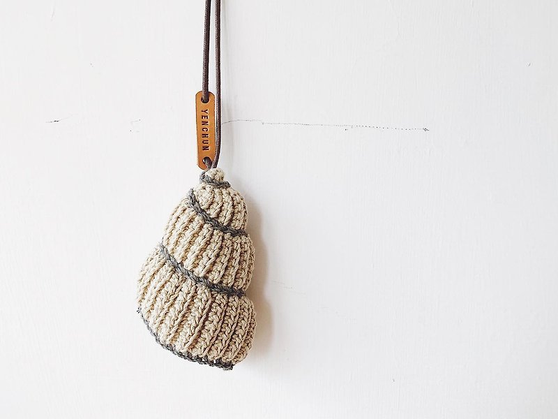 Crochet conch key case - ที่ห้อยกุญแจ - ผ้าฝ้าย/ผ้าลินิน สีกากี