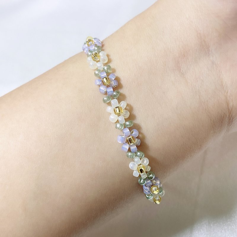 (Lavender) Corner.wb- Daisy flower bracelet Daisy flower bracelet - สร้อยข้อมือ - เงินแท้ สีม่วง
