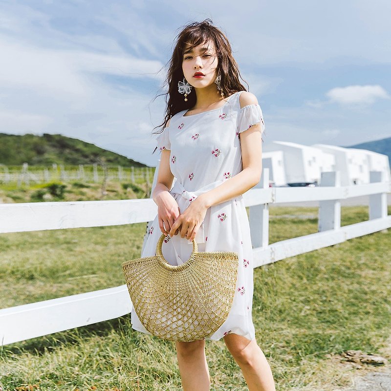 Anne Chen 2018 summer new embroidered strapless dress dress - ชุดเดรส - วัสดุอื่นๆ ขาว