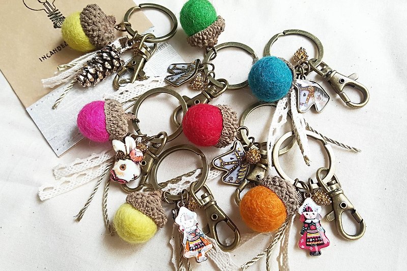 Paris*Le Bonheun. Forest of happiness. Wool felt acorns. Pine cone key ring charm - Keychains - Other Metals Multicolor