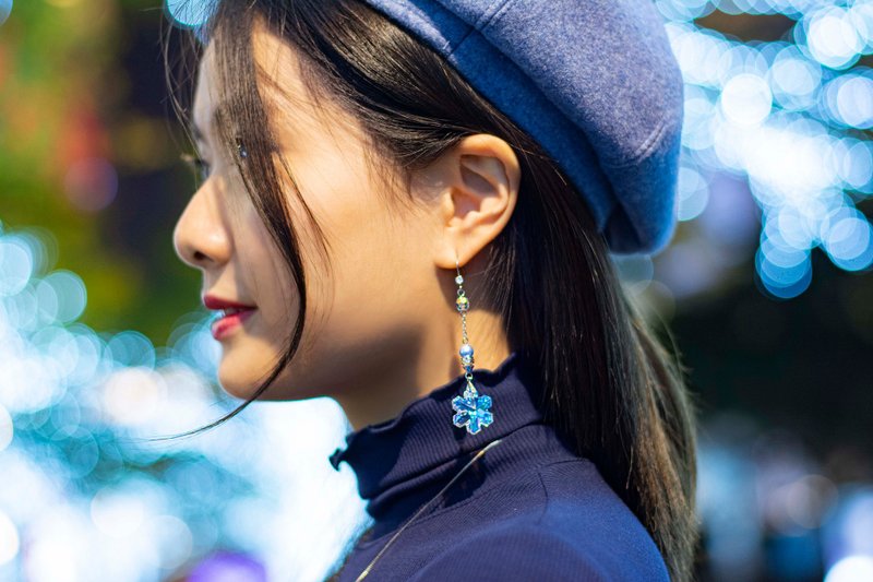 【輝雪】 會變色 | 雪花水晶不對稱藍色水晶珍珠耳環 情人節禮物 - 耳環/耳夾/耳骨夾 - 水晶 多色