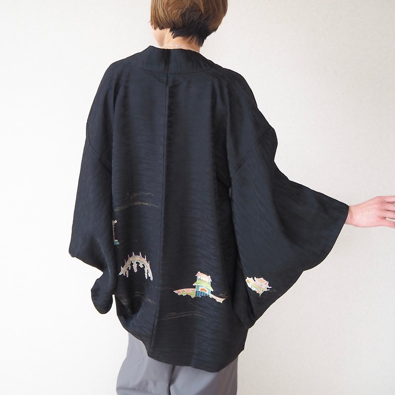 【日本製】ผ้าไหมฮาโอริสีดำวิจิตร สมบัติโบราณ ลายมงคล - เสื้อแจ็คเก็ต - ผ้าไหม สีดำ