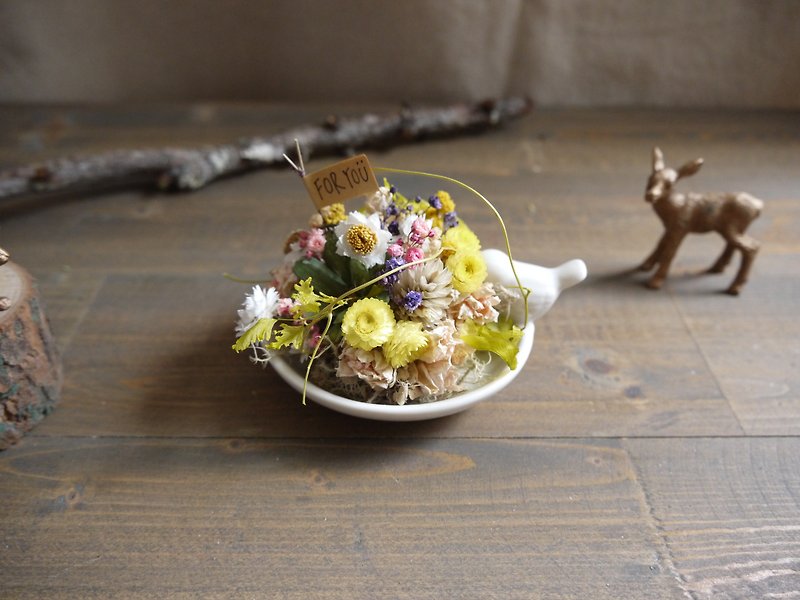 【花】ドライフラワーホワイトセラミックテーブルの花 - 観葉植物 - 寄せ植え・花 ホワイト
