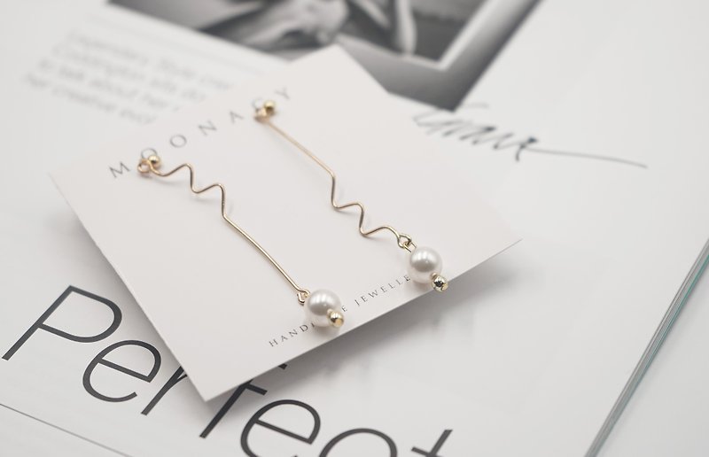 Pearl Earrings & Clip-ons Gold - Irregular Geometry Swarovski Pearl Earring