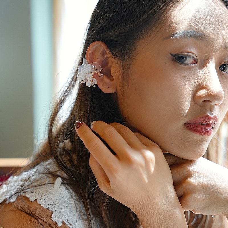 Youran gauze // cloud glazed version // ear cuff - Earrings & Clip-ons - Copper & Brass White