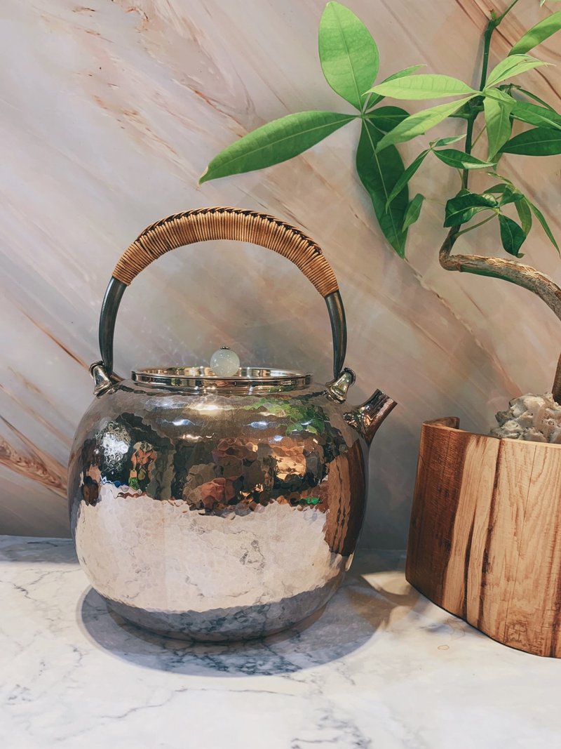 觀與藏系列 - 寶珠手槌手工銀壺 - 茶壺/茶杯/茶具 - 純銀 銀色