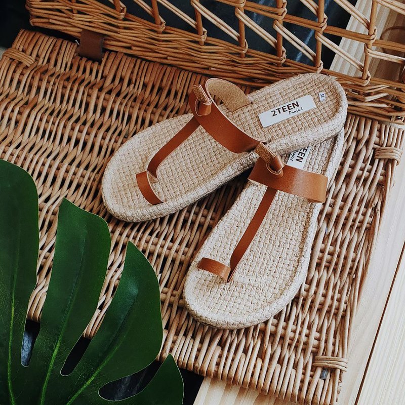 Micro Fiber Leather T-Strap Sandals - 女休閒鞋/帆布鞋 - 橡膠 