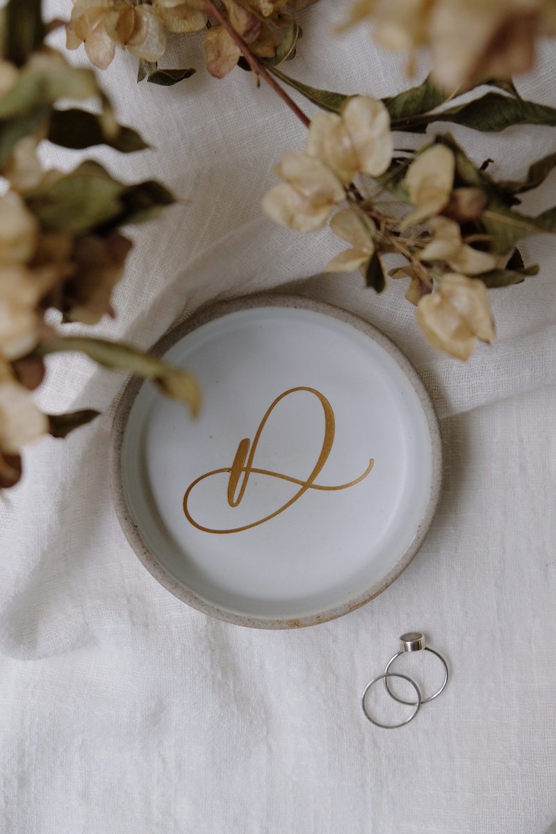 cottontail rustic minimal ceramic ring dish with personalized calligraphy - ของวางตกแต่ง - ดินเผา ขาว