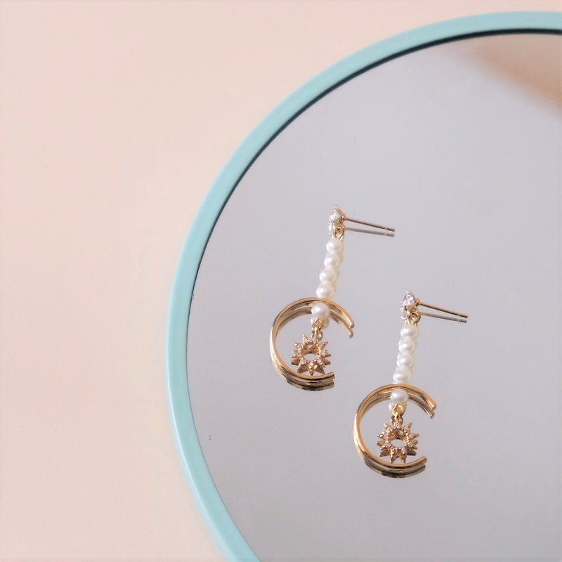 ALYSSA & JAMES stars natural pearl earrings Stone - ต่างหู - เครื่องประดับพลอย ขาว
