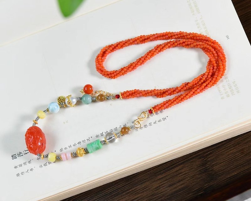 Natural South Red Persimmon Red Duobao Design South Red Peony Carved Barrel Beads Sweater Chain Necklace South Red Necklace - สร้อยคอ - คริสตัล 