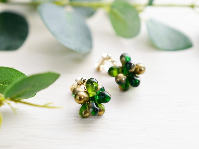 [Clip-On] Hanging Green Ball Gold - Earrings & Clip-ons - Glass Green