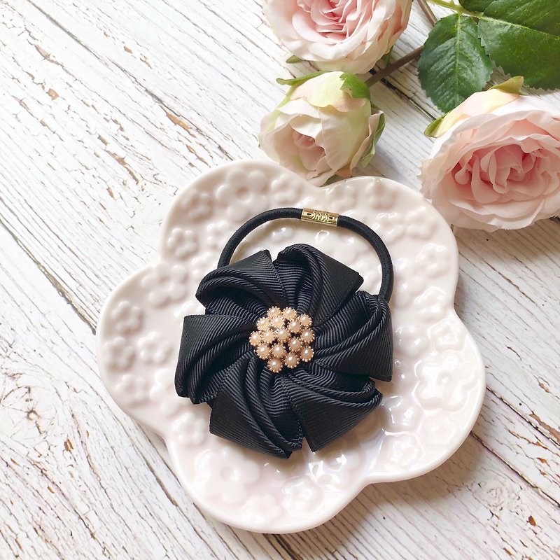 Elegant flower-shaped hair bundle / jet black - Hair Accessories - Other Materials Black