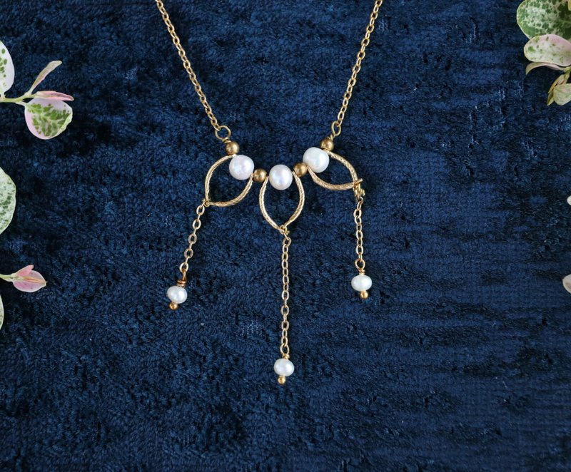 EMILIA explanation - Xian Qi Bronze drape pearl necklace - สร้อยคอ - ทองแดงทองเหลือง 