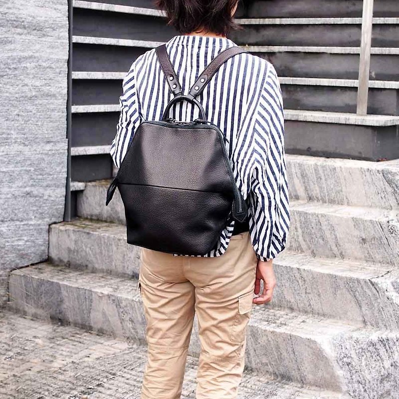 Japanese staff hexagonal backpack order order Made in Japan by LESS DESIGN - กระเป๋าเป้สะพายหลัง - หนังแท้ 