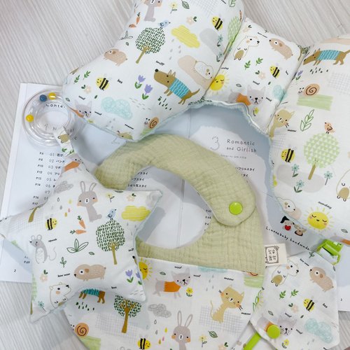 Lianne baby 梨安手工嬰兒禮物 彌月禮 新生兒見面禮 周歲禮 綠野莊園 彌月禮盒二件三件四件組 蝴蝶枕 圍兜 奶嘴鍊 安撫搖鈴
