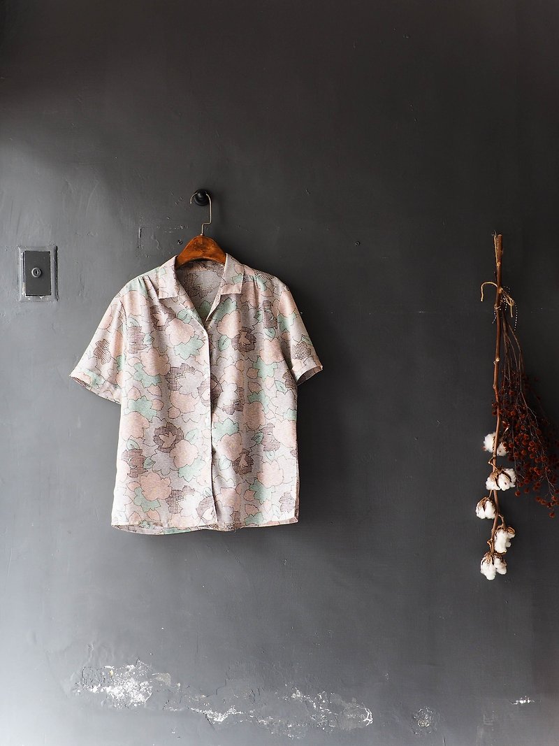 Heshui Mountain - Ibaraki Pink Line Flower Jigsaw Rock Party Antique Silky Shirt Top Shirt oversize vintage - เสื้อเชิ้ตผู้หญิง - เส้นใยสังเคราะห์ หลากหลายสี