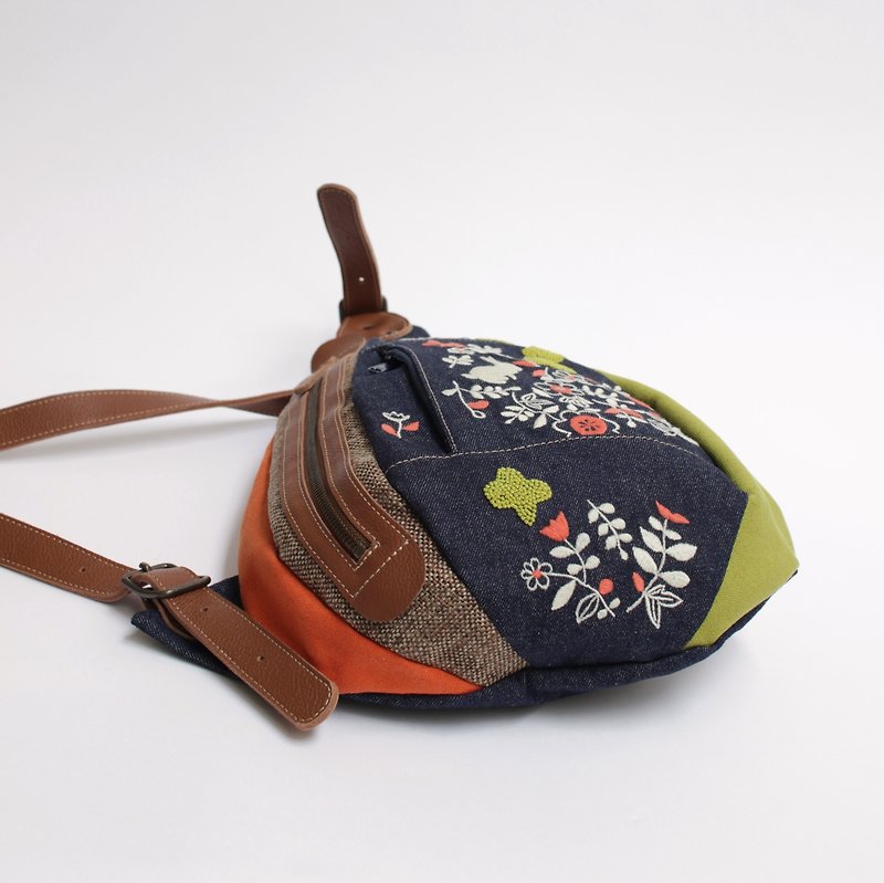 Shoulder bag · Rabbit garden embroidery - กระเป๋าเป้สะพายหลัง - ผ้าฝ้าย/ผ้าลินิน สีกากี