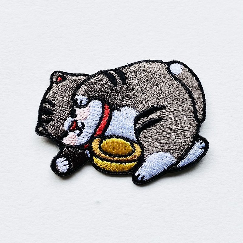 [Lucky Cat God Meowster] Embroidery Electric Embroidery / Patch / Badge (Don't Stick) - Brooches - Thread 