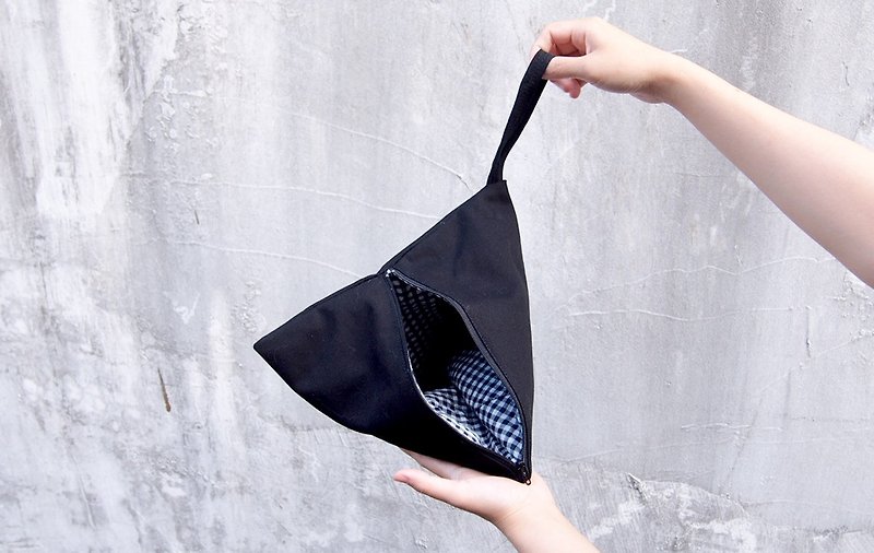 黑色 格子 幾何 三角包 化妝包/錢包 (L) - 化妝包/收納袋 - 棉．麻 黑色