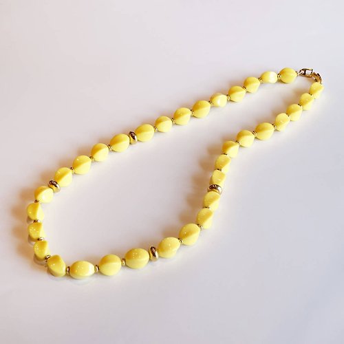 panic-art-market Napier 70s USA vintage plastic beads yellow necklace