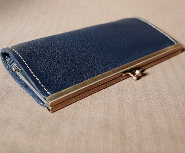 Clutch wallet with online clasp