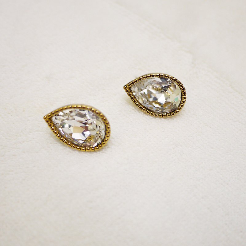 Vintage classic white drop Gemstone earrings - ต่างหู - เครื่องเพชรพลอย ขาว