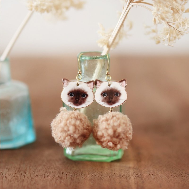 Small animal hair ball handmade earrings - Siamese cat milk tea can be changed - Earrings & Clip-ons - Resin Khaki