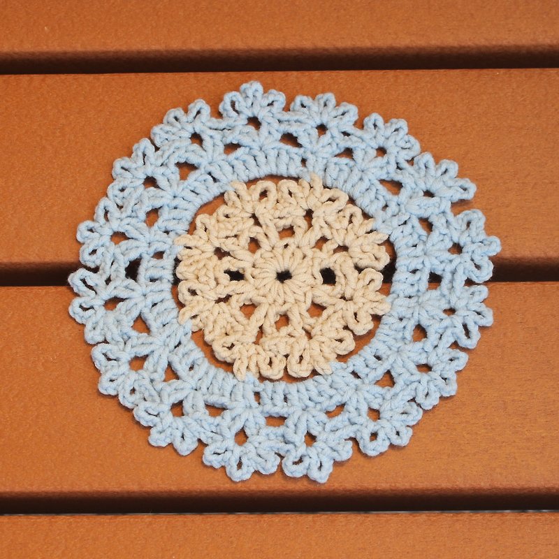 Powder blue beige bicolor round coasters Round shaped Coaster hand crochet - ที่รองแก้ว - ผ้าฝ้าย/ผ้าลินิน สีน้ำเงิน