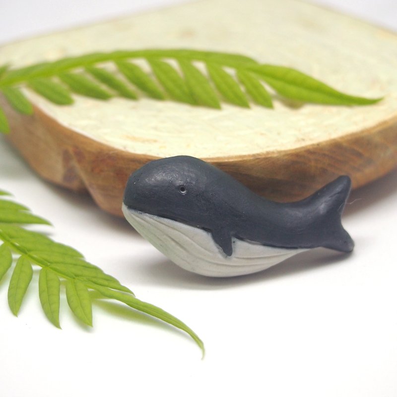 Blue whale brooch / ceramic - Brooches - Pottery Blue