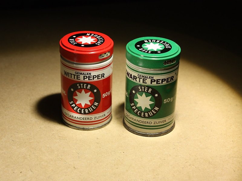 Purchased from the Netherlands in the middle and late 20th century old tinplate black pepper cans and white pepper cans sold together - Food Storage - Other Metals White